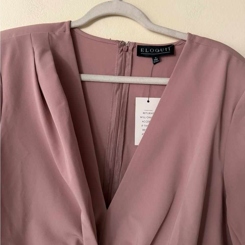 Eloquii NWT Twist Front Dress in Blush Neutral, Long Sleeve and Stretchy, sz 18 - Picture 4 of 11